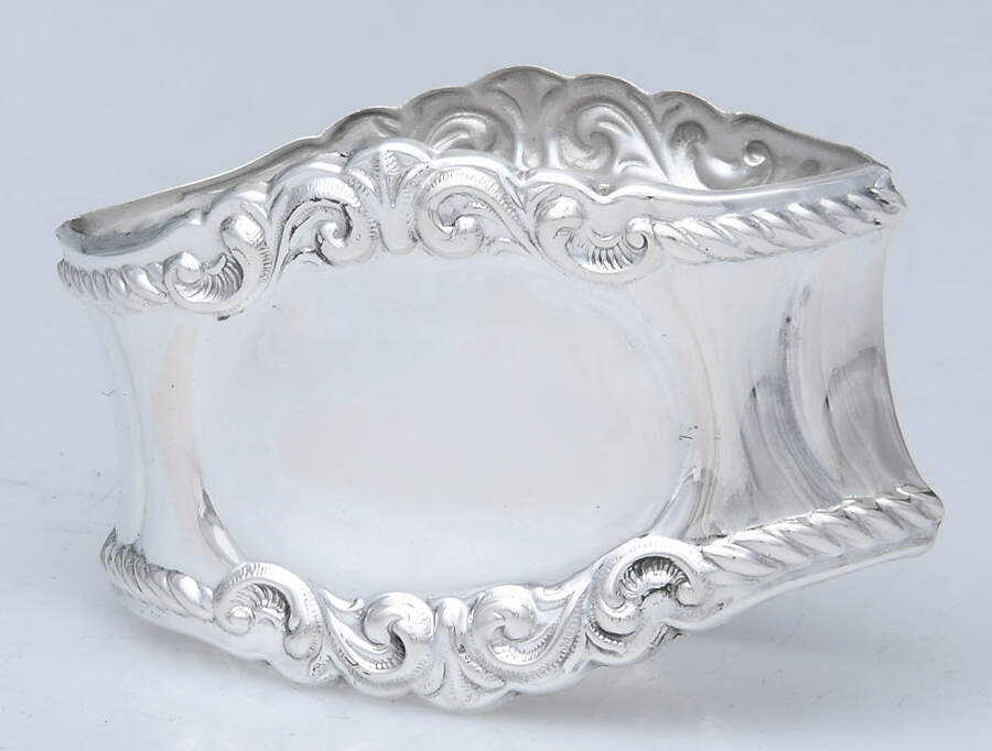 0CP1 (Hollowware) Oblong Napkin Ring by Castaudi & Gautero di Emanuelli & Pastore-1