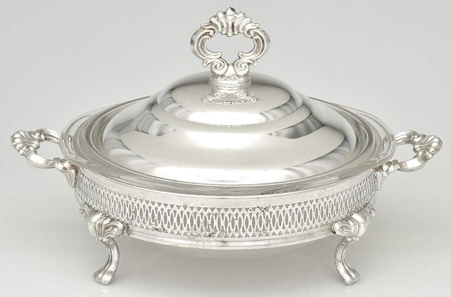 1543 (Silverplate, Hollowware) 2 Qt Round Covered Casserole & Glass Liner by F B Rogers-1