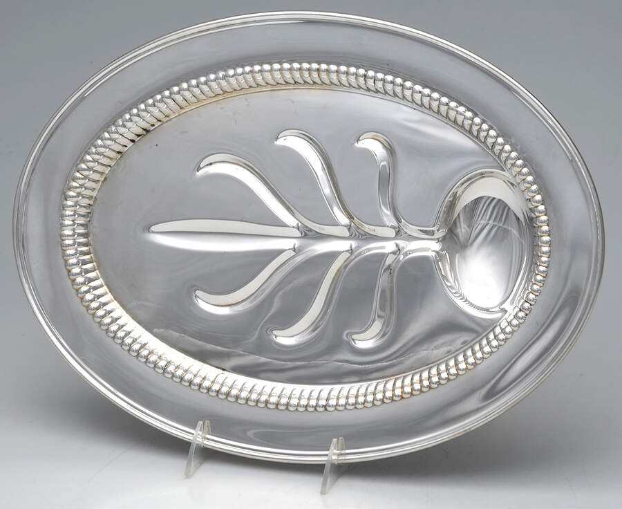 Queen Anne (Silverplate, Hollowwa Small Plated Footed Platter with Well by Kent Silversmiths-1