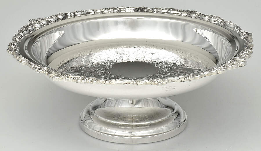 Windsor (Silverplate, Hollowware) Pedestal Pie Plate by Sheridan Silver Co-1