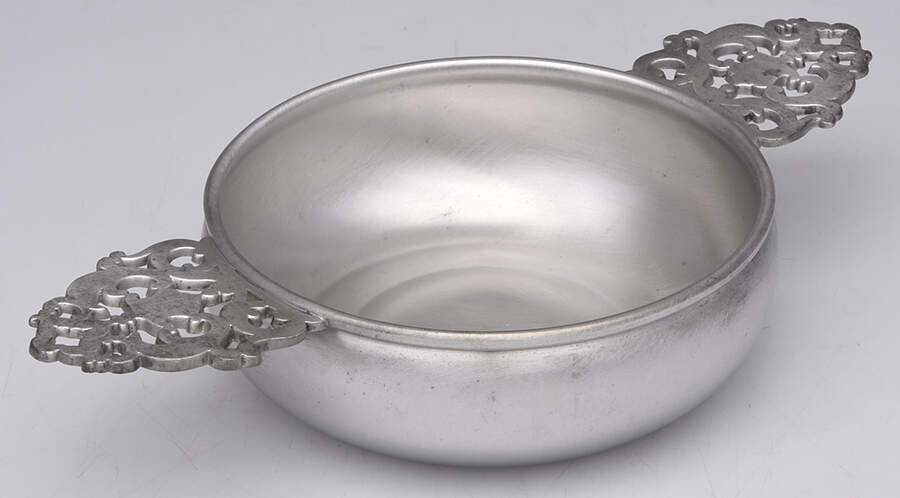 WOP1 (PEWTER, HOLLOWWARE) 11" Double Handled Porringer by Woodbury Pewterers-1