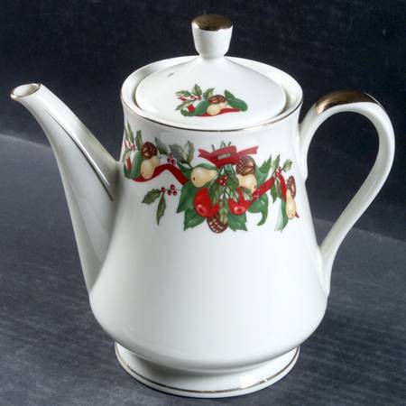 Christmas Bounty Teapot & Lid