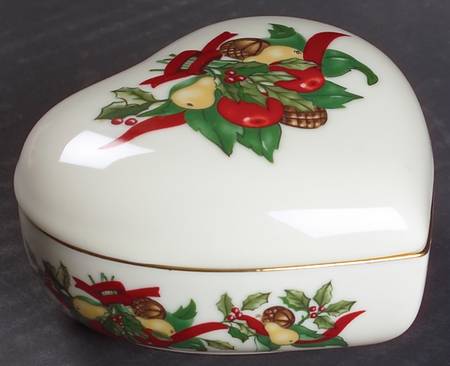 Christmas Bounty Heart Shape Box & Lid