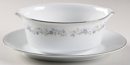 Chantilly Gravy Boat with Attached Underplate