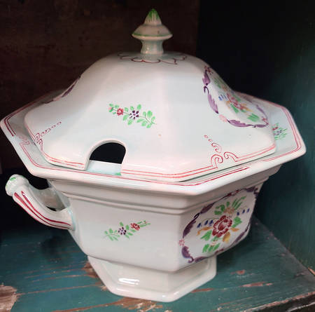 2475 Octagonal Tureen & Lid