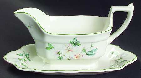 Azalea Gravy Boat with Attached Underplate