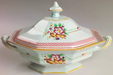 Carolynn Round Covered Vegetable