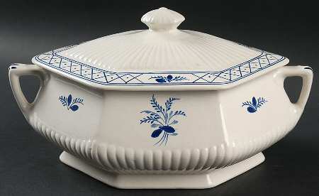 Victoriana Oval Covered Vegetable