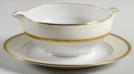 AHR132 Gravy Boat with Attached Underplate