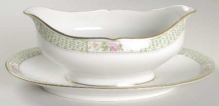 AHR17 Gravy Boat with Attached Underplate