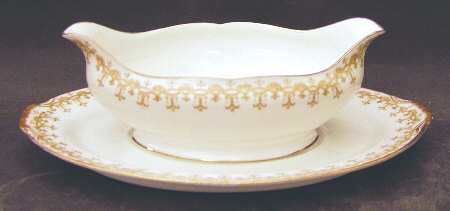 AHR19 Gravy Boat with Attached Underplate