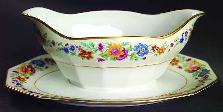 AHR26 Gravy Boat with Attached Underplate