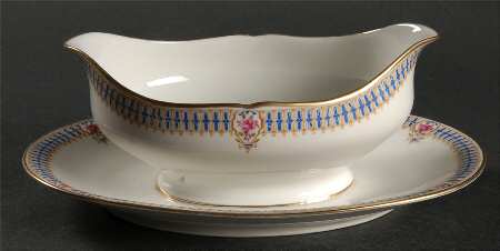 AHR27 Gravy Boat with Attached Underplate