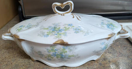 AHR31 Oval Covered Vegetable