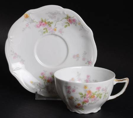 AHR67 Flat Cup & Saucer Set