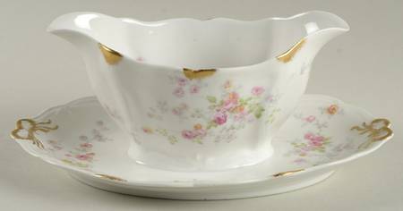 AHR68 Gravy Boat with Attached Underplate