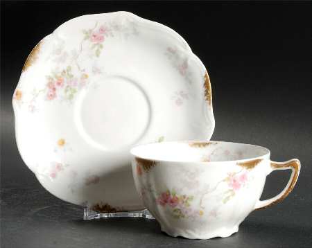 AHR68 Flat Cup & Saucer Set