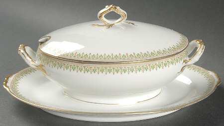 AHR8 Gravy Boat w/Attached Underplate & Lid