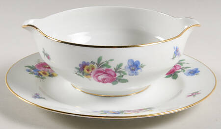 Boulogne Round Gravy Boat/Attached Underplate