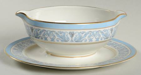 Frontenac Round Gravy Boat/Attached Underplate