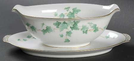 Caprice Gravy Boat with Attached Underplate