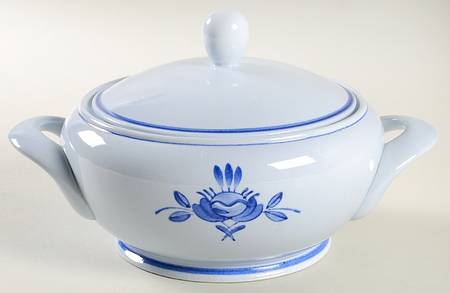 Blue Rose Round Covered Vegetable