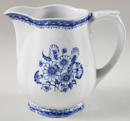 Finn Flower Blue (White Backgound) 24 Oz Pitcher