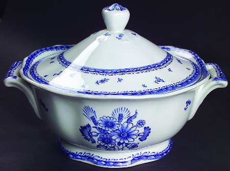 Finn Flower Blue (White Backgound) Round Covered Vegetable