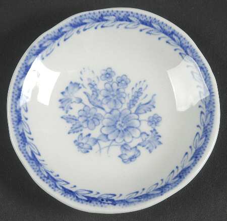 Finn Flower Blue (White Backgound) Butter Pat