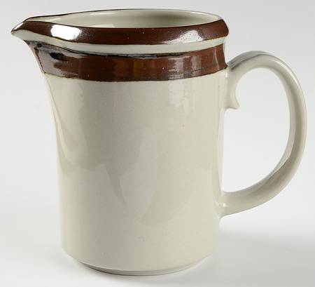 Karelia 32 Oz Pitcher
