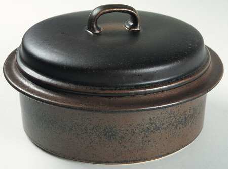 Ruska 1.5 Qt Round Covered Casserole w/9" Vegetable Base