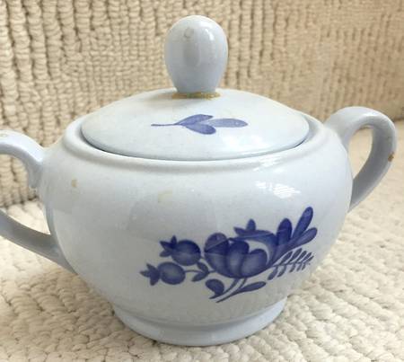 Ursula Sugar Bowl & Lid