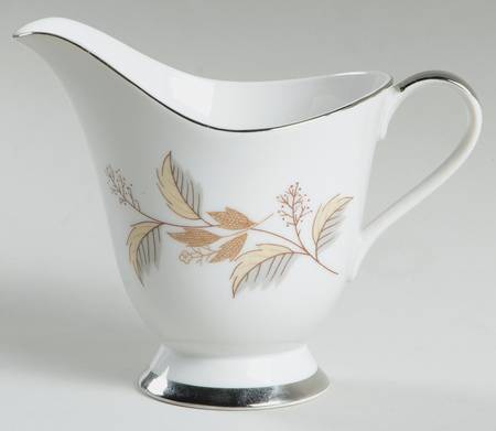 Oak Leaf Creamer
