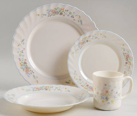 Victoria 32  Piece Estate Set
