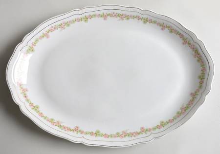The Munich 17" Oval Serving Platter