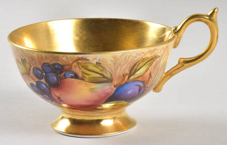 C746 Footed Cup
