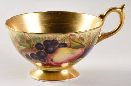 C746 Footed Cup