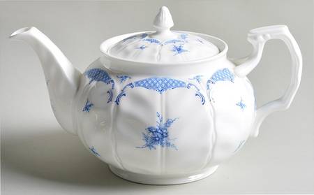 Delphine (New, No Trim) Teapot & Lid