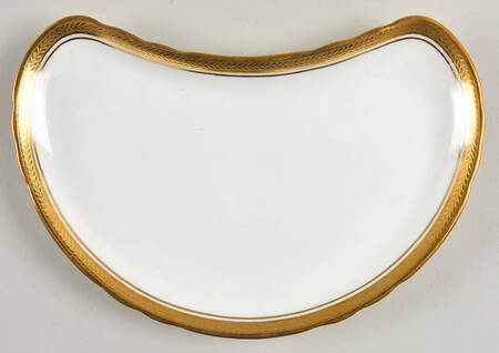 Elizabeth (Scalloped, Pin Line) Crescent Salad Plate