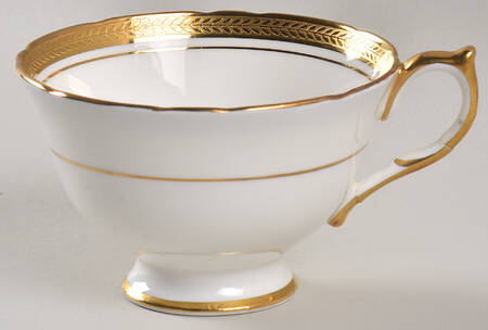 Elizabeth (Scalloped, Pin Line) Footed Cup