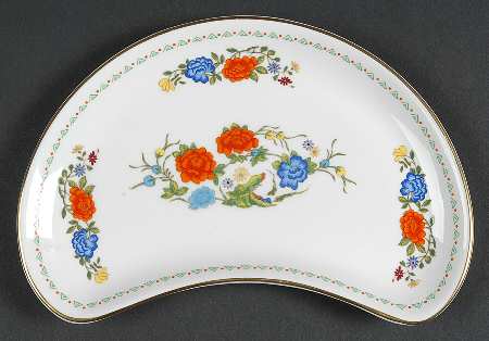 Famille Rose Crescent Salad Plate