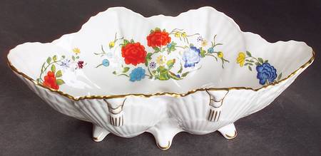 Famille Rose Oval Shell Shaped Dish