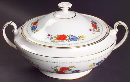 Famille Rose Round Covered Vegetable