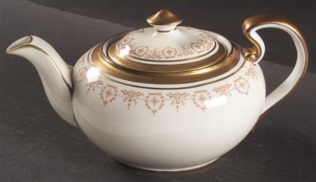 Gold Dowery Teapot & Lid