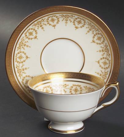 Gold Dowery Footed Cup & Saucer Set