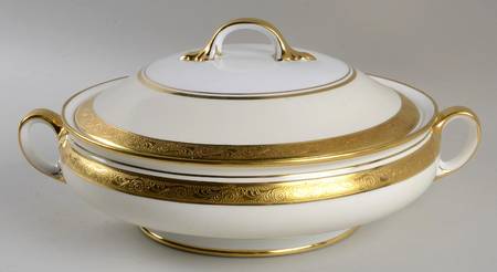 Helene Ivory (Smooth) Round Covered Vegetable