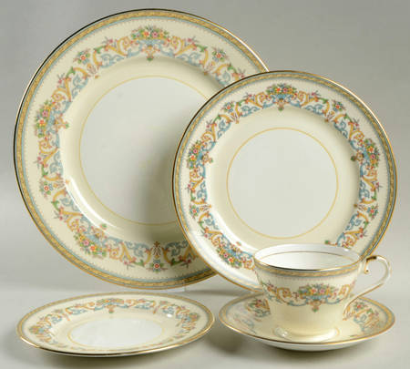 Henley (Smooth, Gold Trim, Green Backstamp) 5 Piece Place Setting