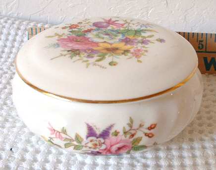 Howard Sprays Round Box & Lid