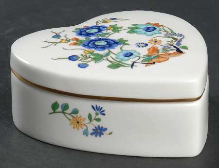 Marlina Heart Shape Box & Lid