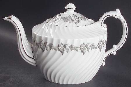 Oak Leaf Gray (Fluted) Teapot & Lid